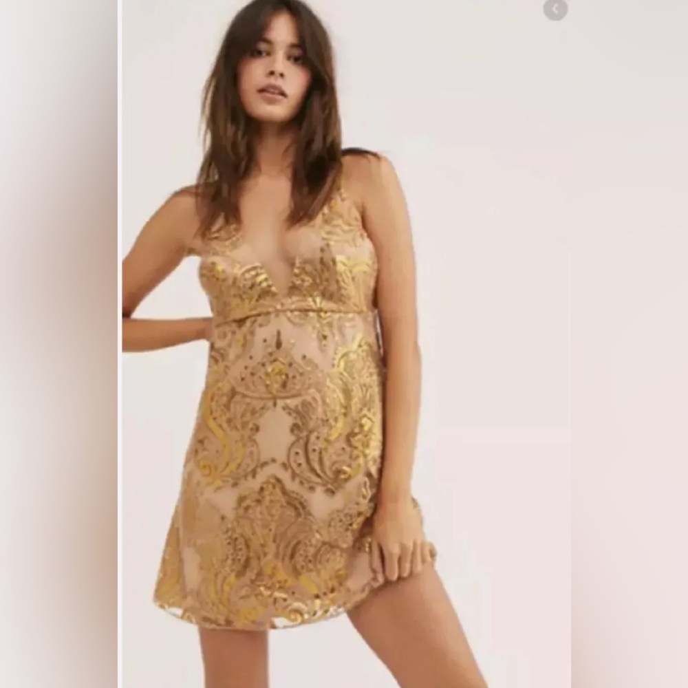 Free People Elegant summer gold dress with neckline